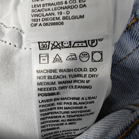 Levi’s Light Wash Distressed High Waisted Mom Jeans Size 29 - Picture 10 of 11